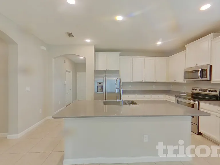 10328 Pavnes Creek Dr — Photo 4