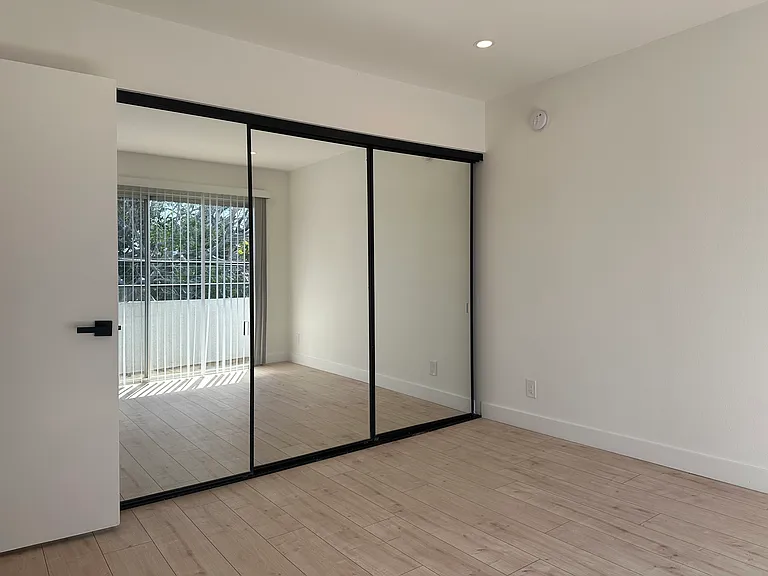 1212 Gower St — Photo 11