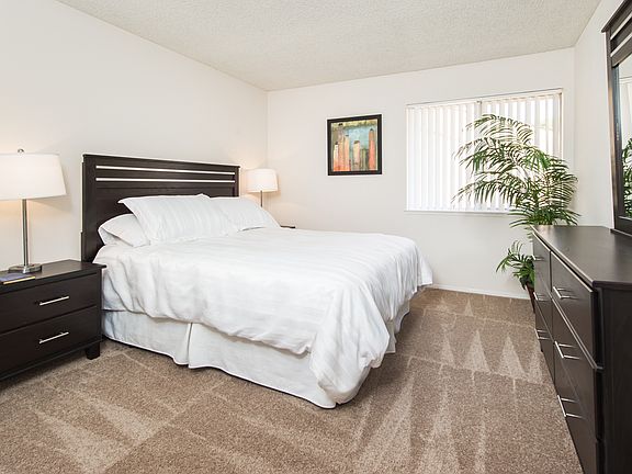 3rd image of 2613 S Fairview St #203