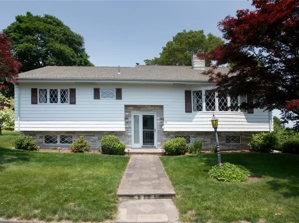 74 Kenyon Rd, Tiverton, RI 02878