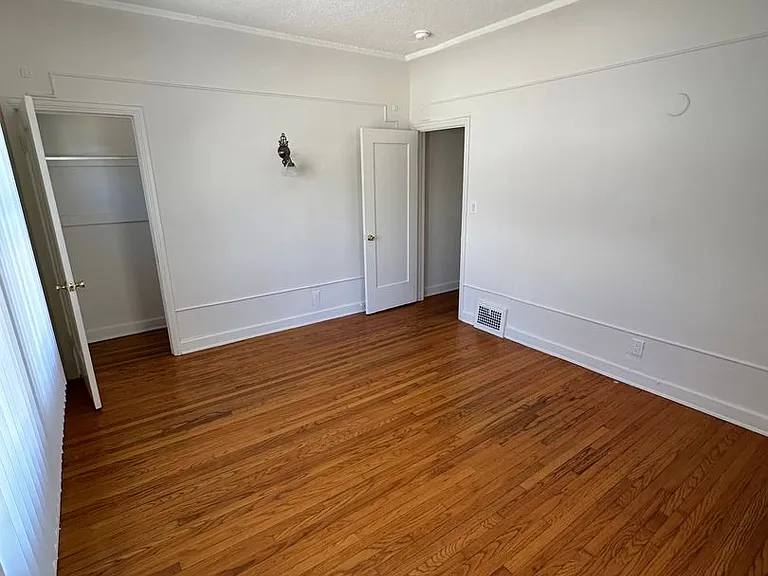 454 N Orange Grove Ave — Photo 8