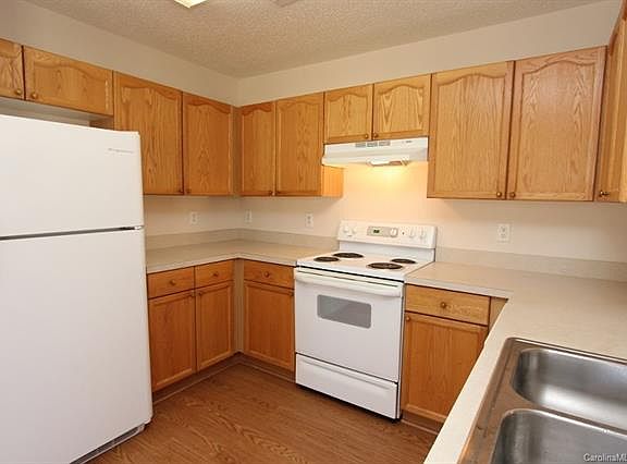 5th image of 566 Chase Brook Dr #2