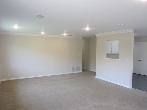 2nd image of 390 Beelard Dr