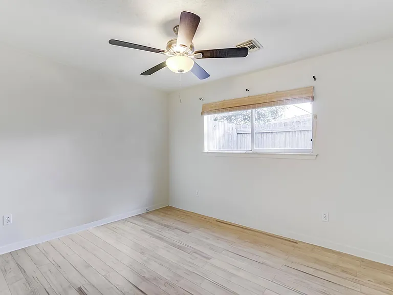 3811 Bennett Dr — Photo 15