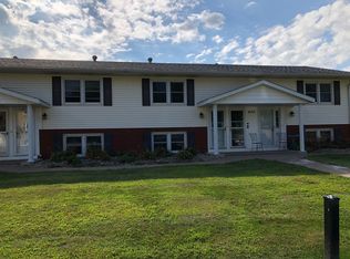 450 S 14th St #C, Le Claire, IA 52753