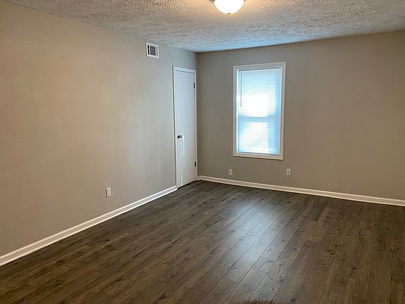 3rd image of 196 Greenfield Dr #8