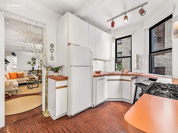 4th image of 140 E 81st St APT 2C