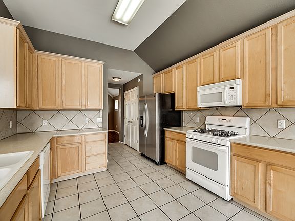 4th image of 3209 Bloomfield Trl