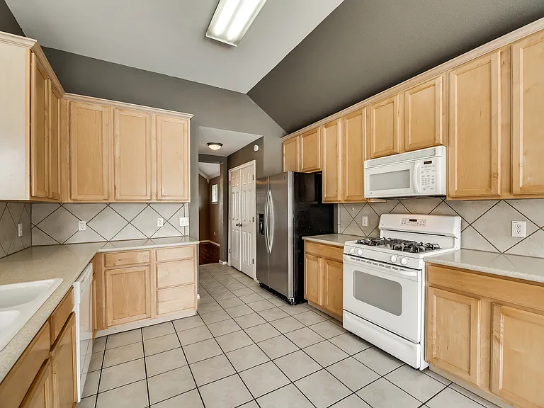 3209 Bloomfield Trl — Photo 4