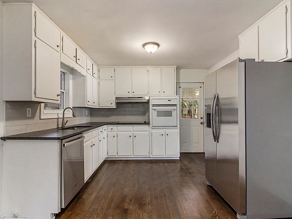 3rd image of 1623 Moncrief Cir