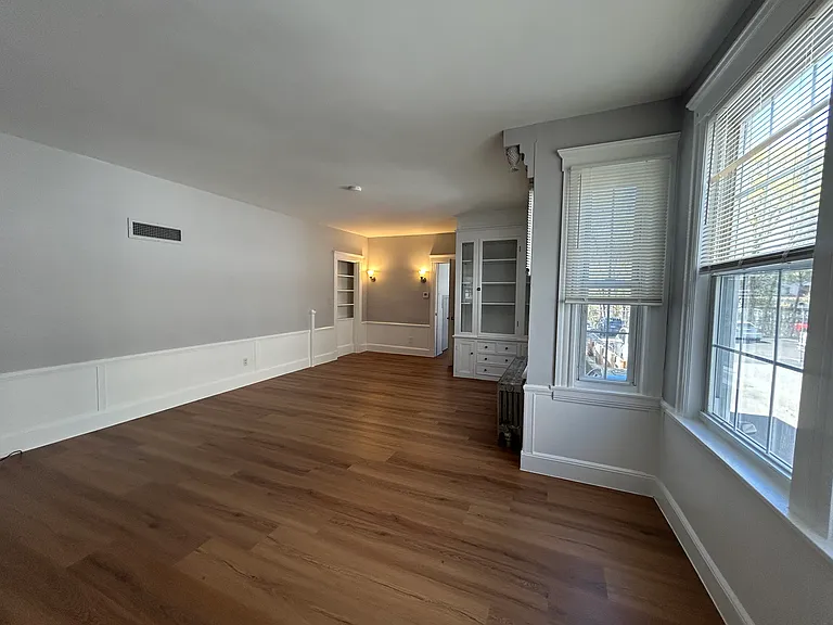 Living Room/Dining Area