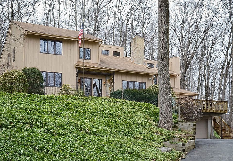3 4 bedroom Colonial