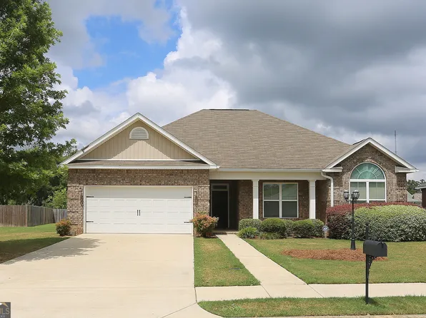 204 Saint Augustine Dr, Bonaire, GA 31005