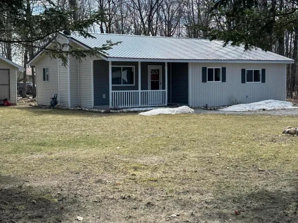 204 Burgundy Way, Roscommon, MI 48653