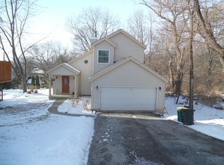6 Woodland Ave, Fox Lake, IL 60020