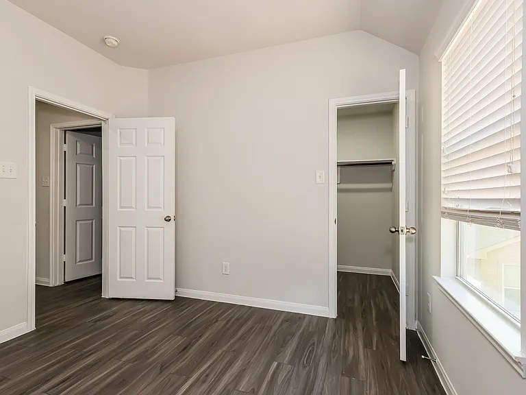 2438 Gibbs Bend Ct — Photo 25