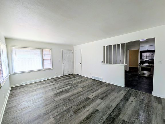 4th image of 2705 Canterbury Ln #2705
