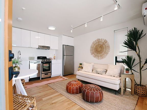 2nd image of 1033 N Coronado St #4