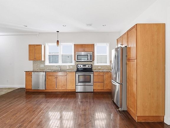5th image of 31 Franklin Ave