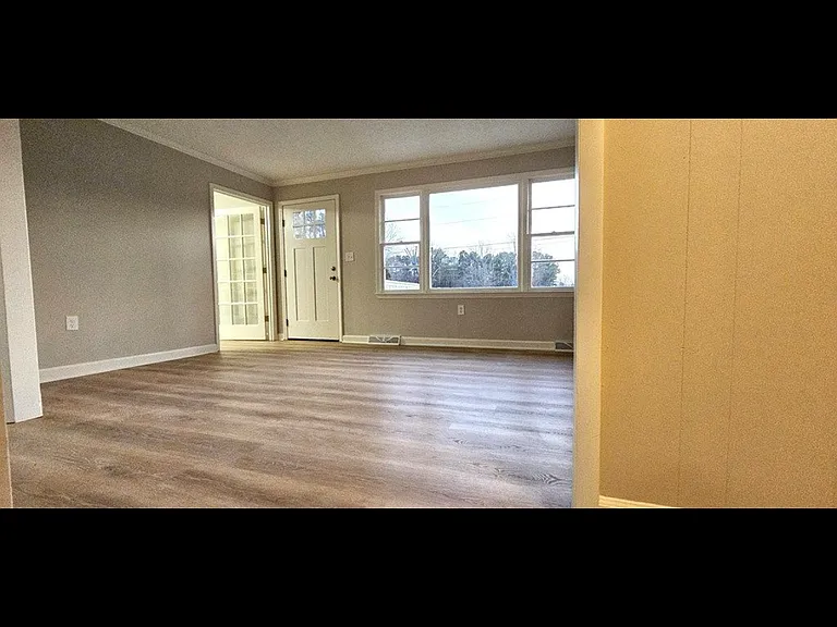 110 Franklin St — Photo 11