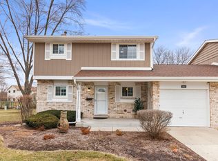 1263 Exeter Ct, Wheaton, IL 60189