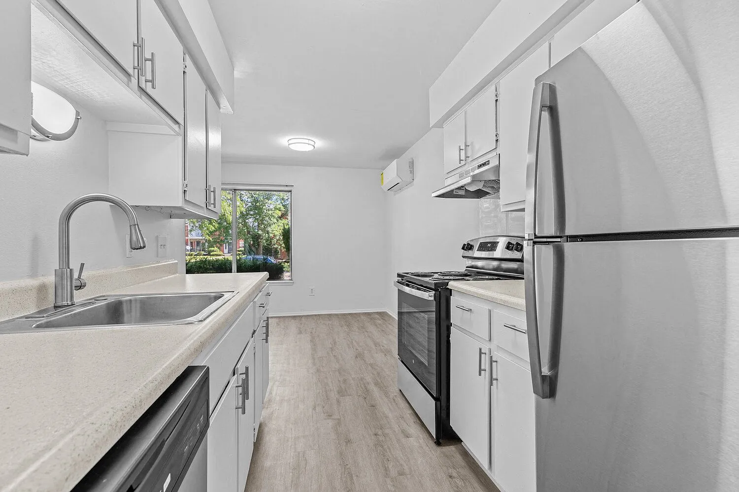 Carriage Park Apartments - Dearborn Heights, MI — Photo 1