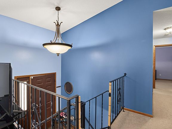 4th image of 929 94th Ave NE