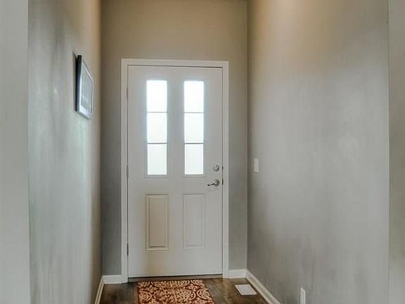 4th image of 16402 Lilac St