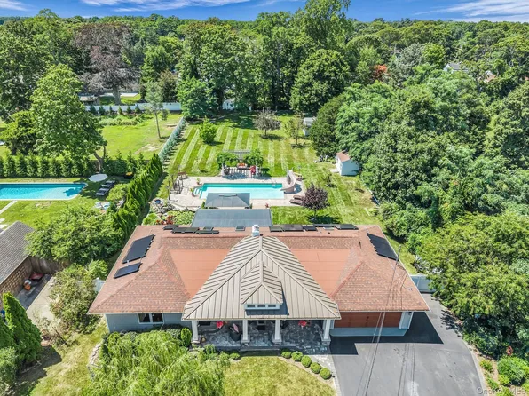 6 N Howells Point Road, Bellport Village, NY 11713