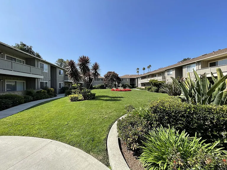 California Oaks Apartments — Photo 15