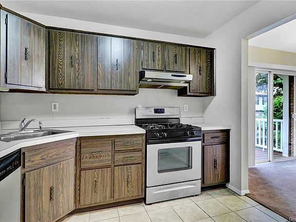 5th image of 89 Parkside Dr