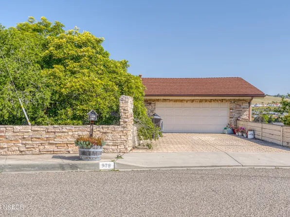 979 N 6th St, Grover Beach, CA 93433
