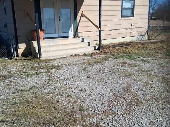 2nd image of 1421 2nd Ave NE