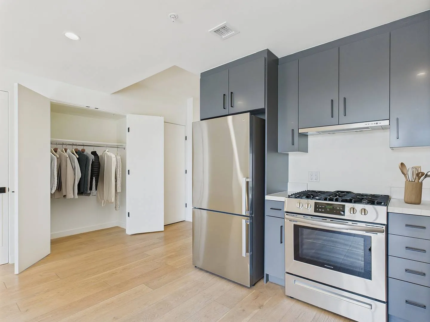 Vica Silver Lake — Photo 1