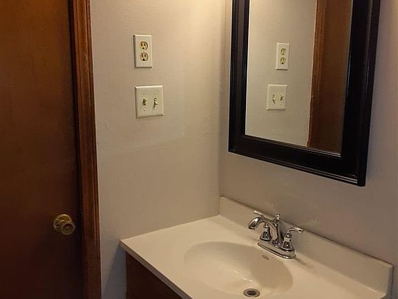 5th image of 284 Ferguson Dr