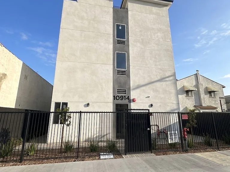 10914 S Main St #104 — Photo 15