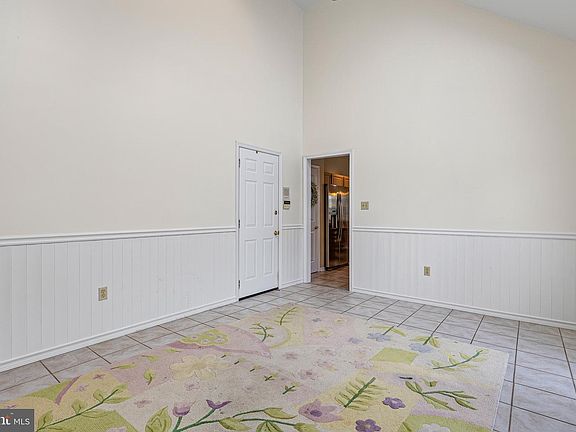 3rd image of 30 Bristol Ln