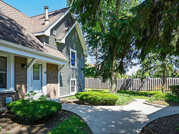 2nd image of 2724 Weeping Willow Dr #3-A