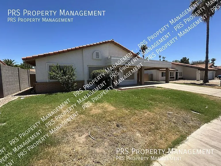 2207 W Monroe St — Photo 2