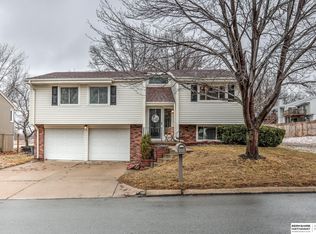 14604 Walnut Grove Dr, Omaha, NE 68137