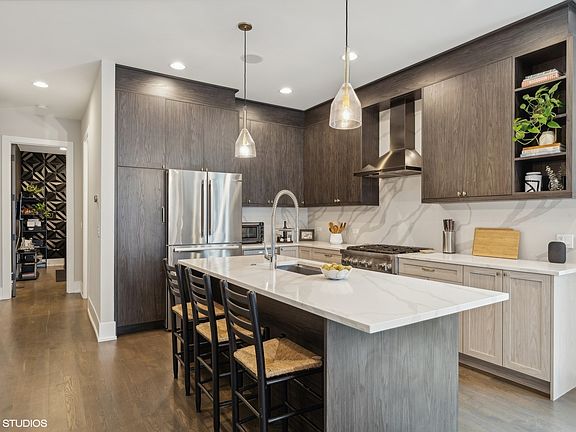 4th image of 2447 N Clybourn Ave #2