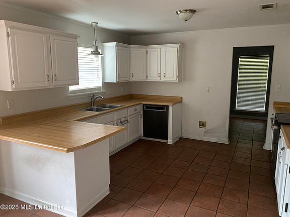 5th image of 606 Beyer Dr
