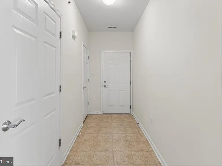 1447 Sierra Dr — Photo 4