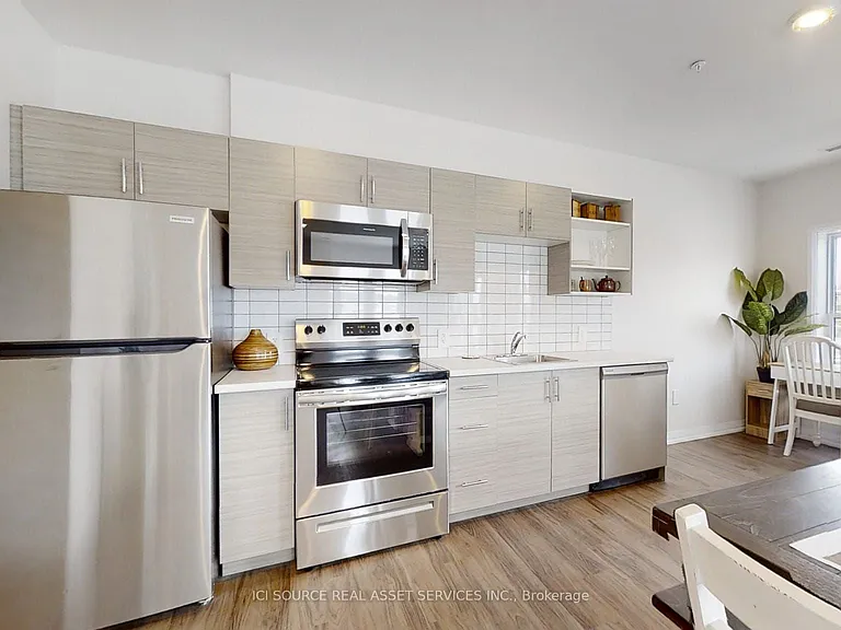 77 William St N #208 — Photo 3