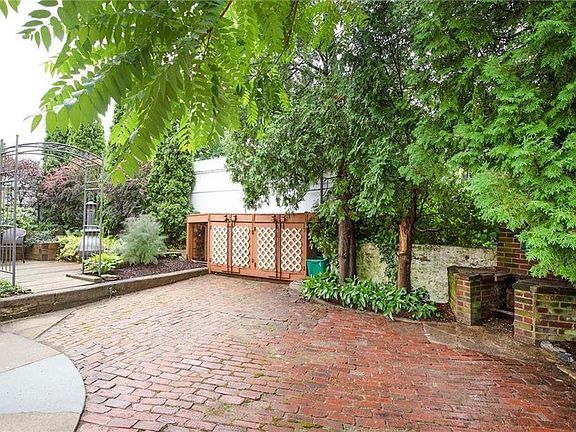 Shared patio / garden area.