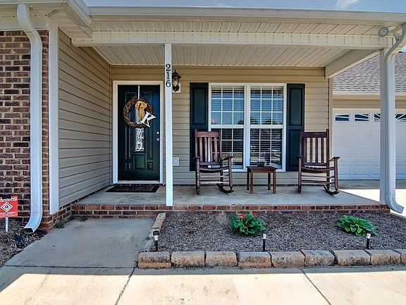 4th image of 216 Metcalf Ct