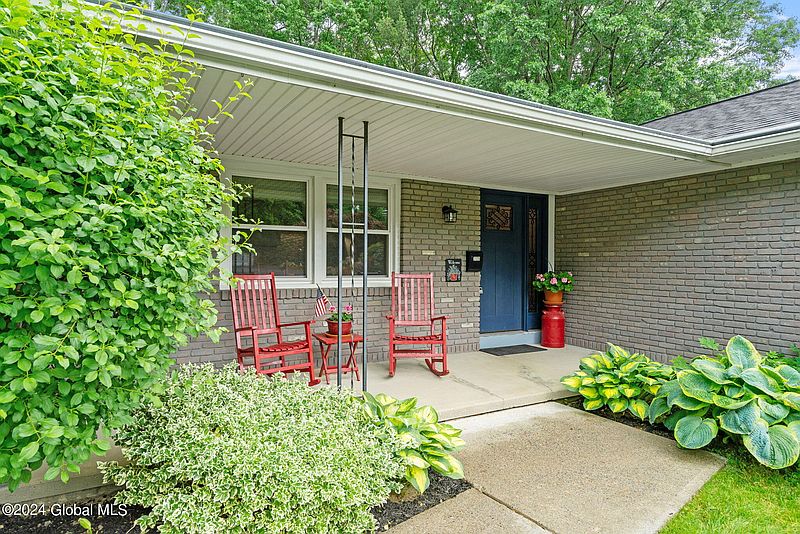 3rd image of 2178 Appletree Lane