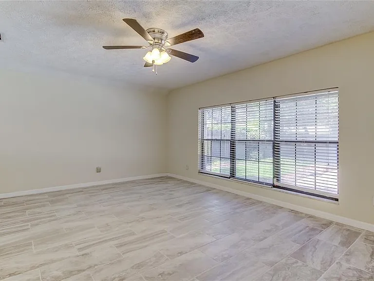 10406 Reclinata Ln — Photo 39