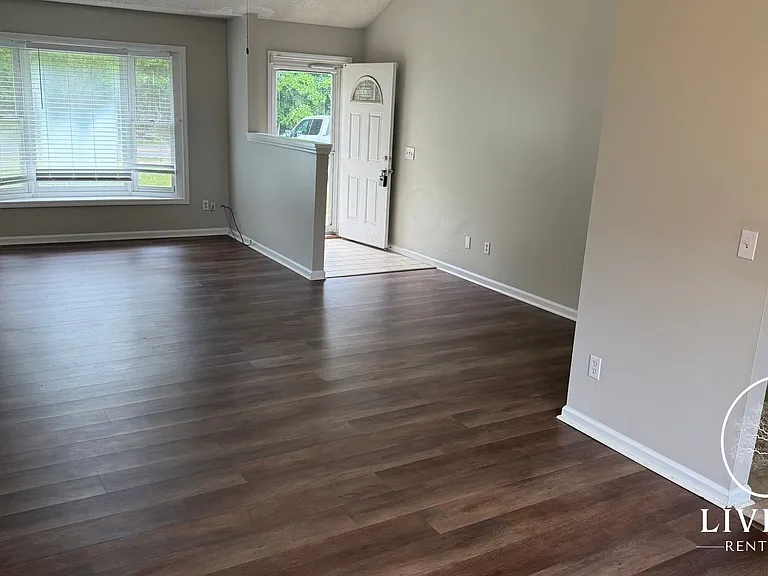 800 Wallace Martin Dr — Photo 8