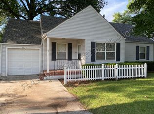 4924 W 51st St, Roeland Park, KS 66205